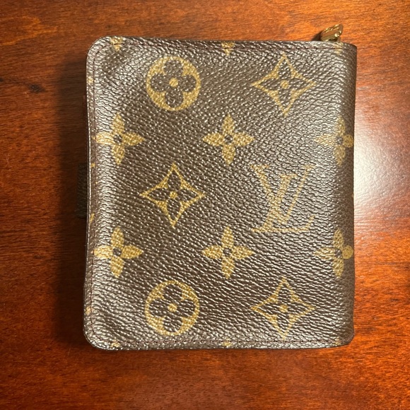 Louis Vuitton bi fold monogram canvas wallet - Picture 3 of 9